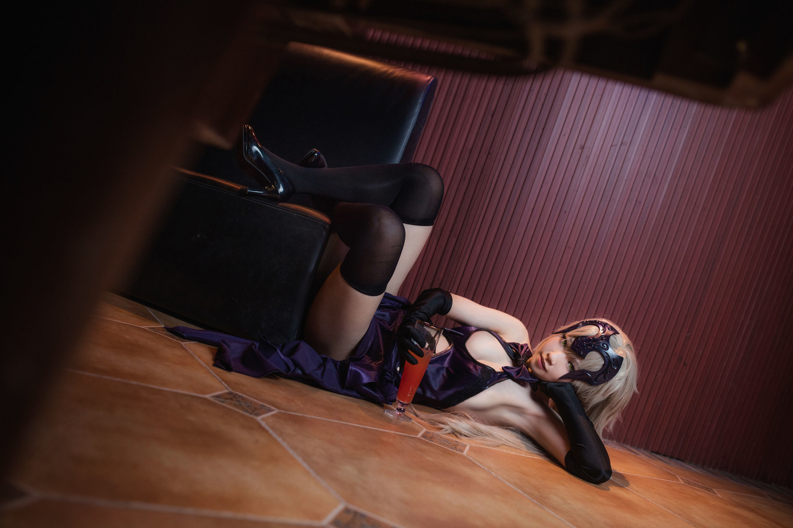 [网红COSER] 肉宅 – 聖夜の晚餐 写真集-KK密圈网写真分享,网红模特.Cosplay美图,私房写真,套图下载